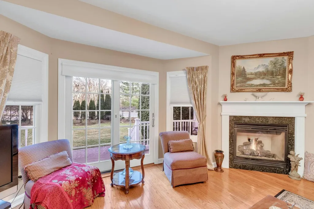 29 Daniels Way Bay Shore NY 11706