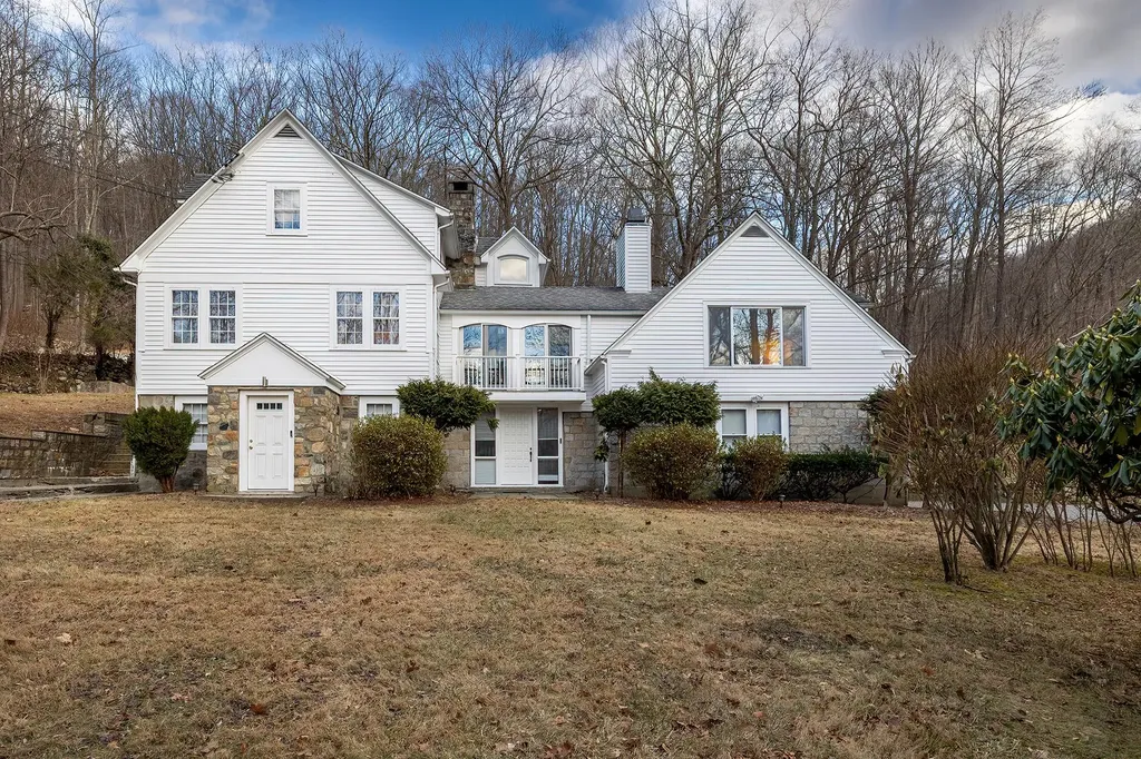 64 E Mountain Road N Cold Spring NY 10516