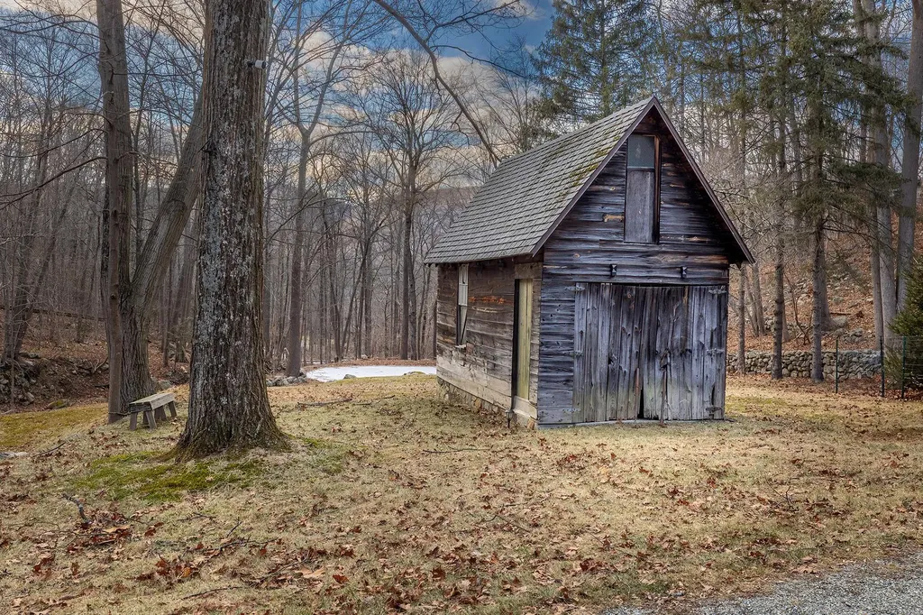 64 E Mountain Road N Cold Spring NY 10516