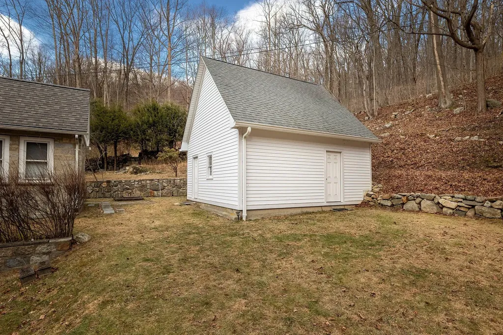 64 E Mountain Road N Cold Spring NY 10516
