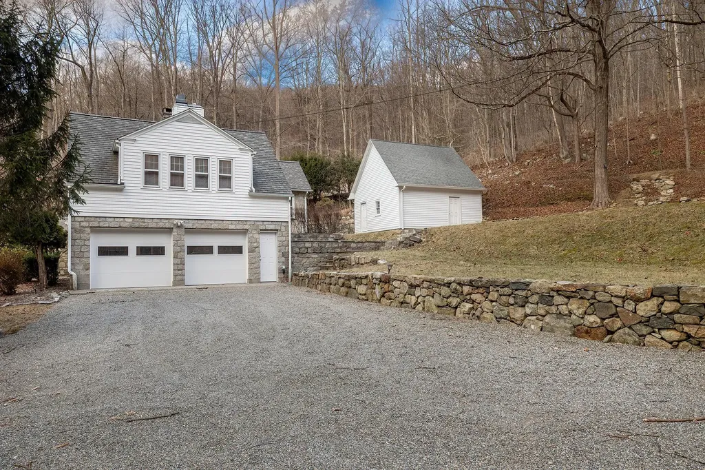 64 E Mountain Road N Cold Spring NY 10516