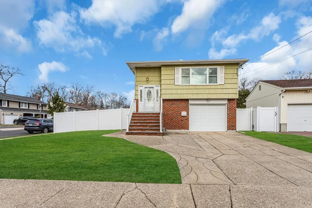 1825 Old Mill Road Merrick NY 11566