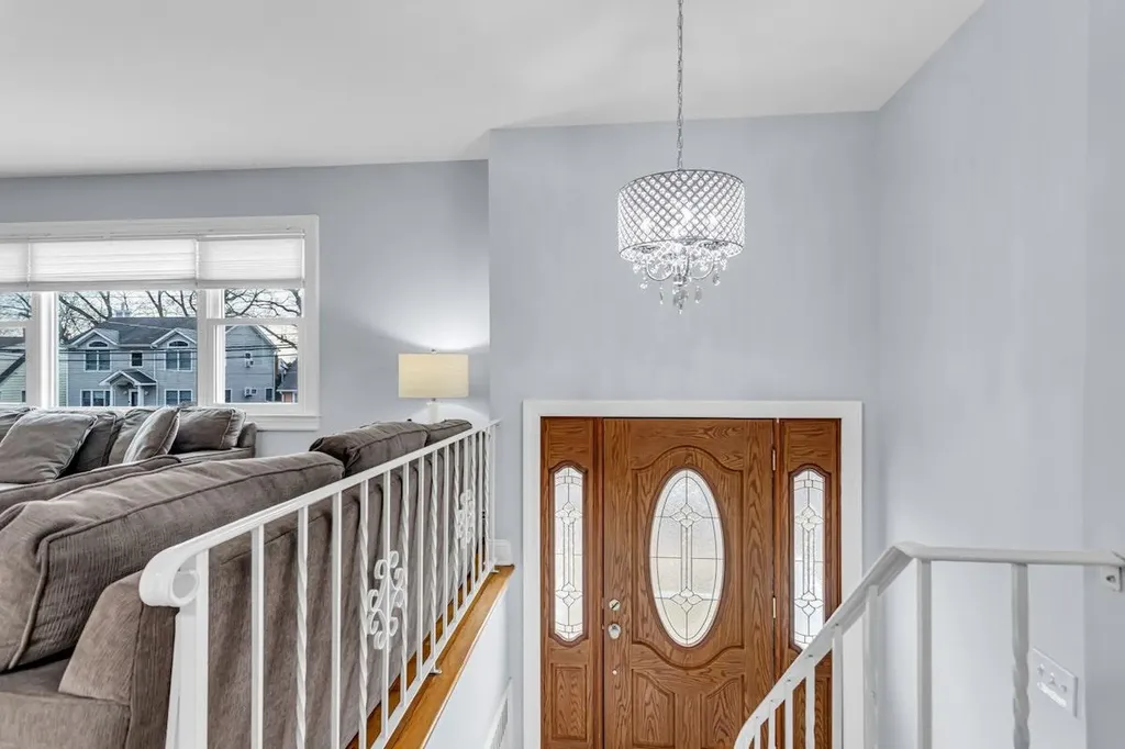 1825 Old Mill Road Merrick NY 11566