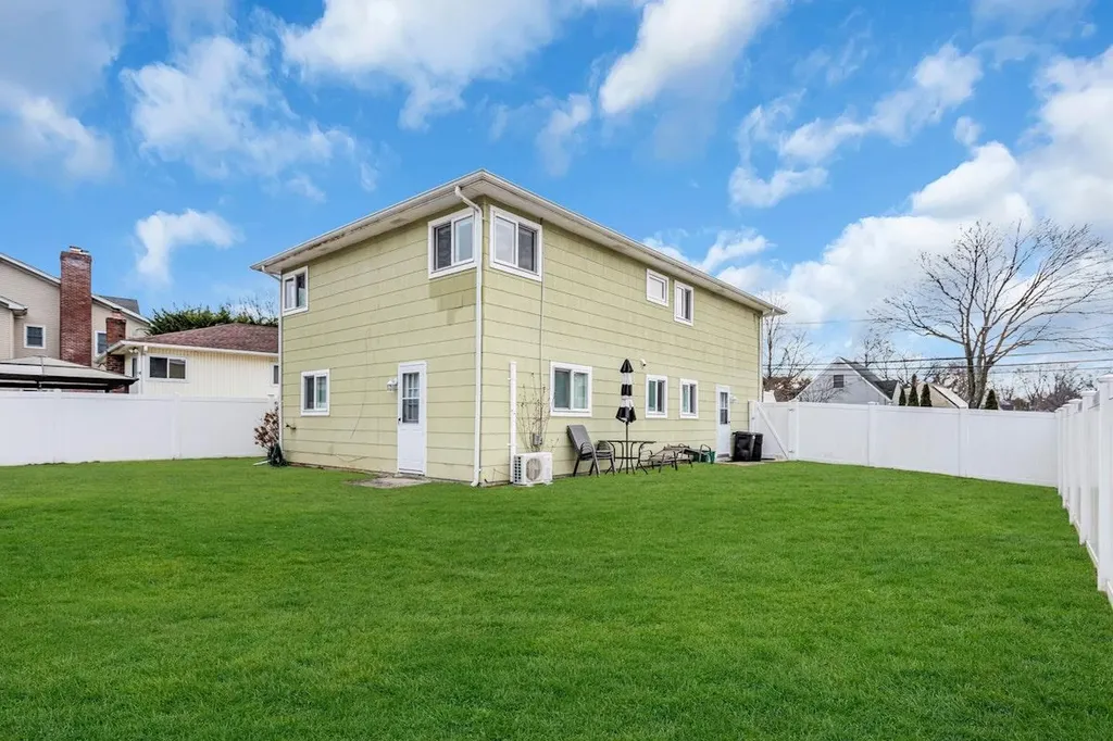 1825 Old Mill Road Merrick NY 11566