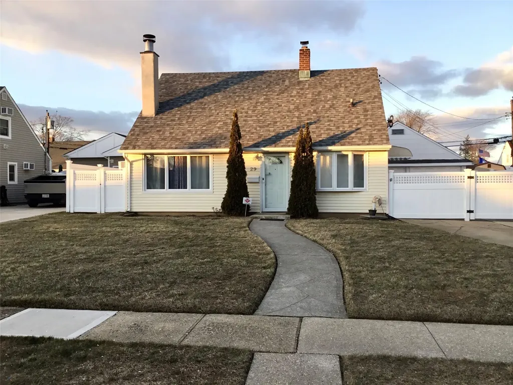 29 Spring Lane Levittown NY 11756