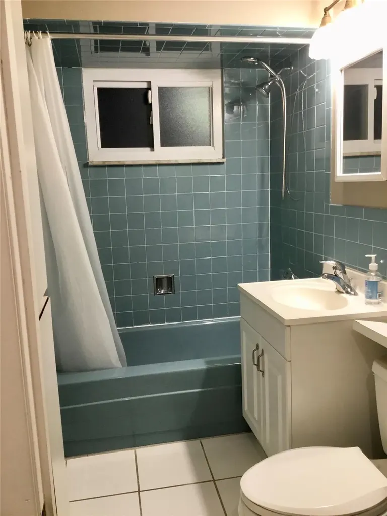 29 Spring Lane Levittown NY 11756