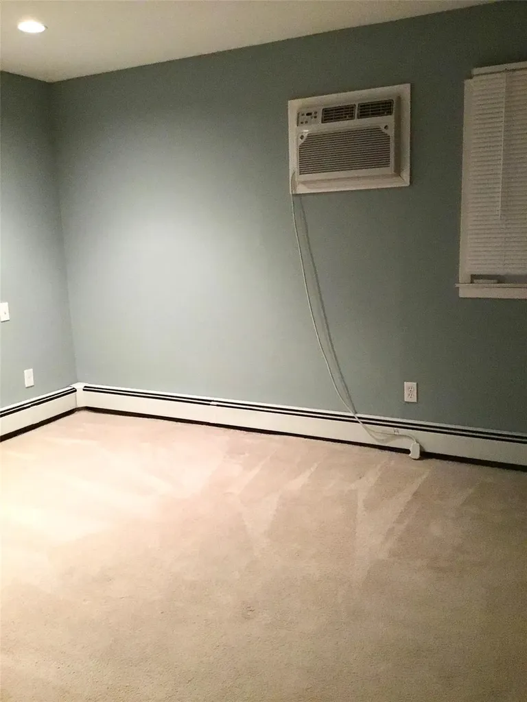 29 Spring Lane Levittown NY 11756