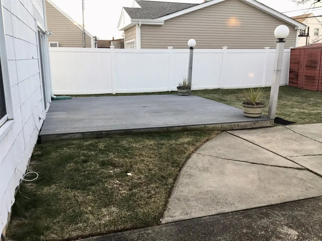 29 Spring Lane Levittown NY 11756
