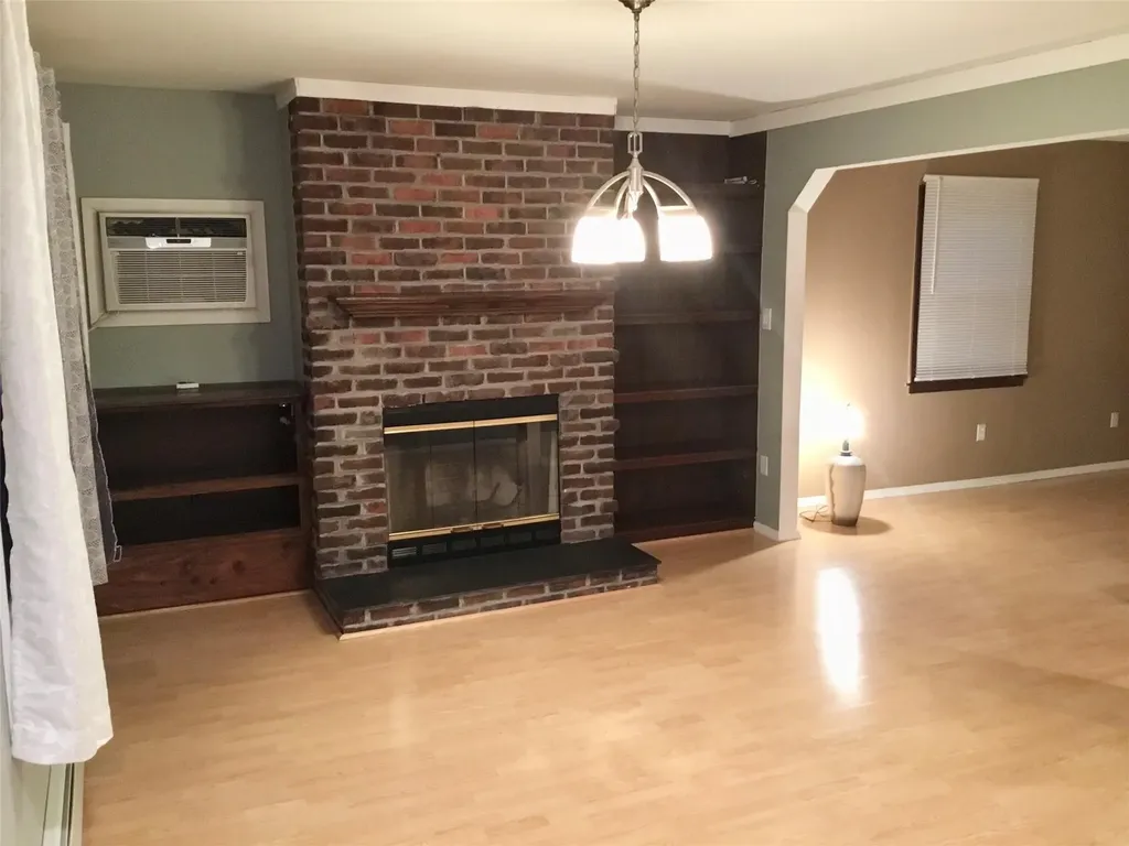 29 Spring Lane Levittown NY 11756