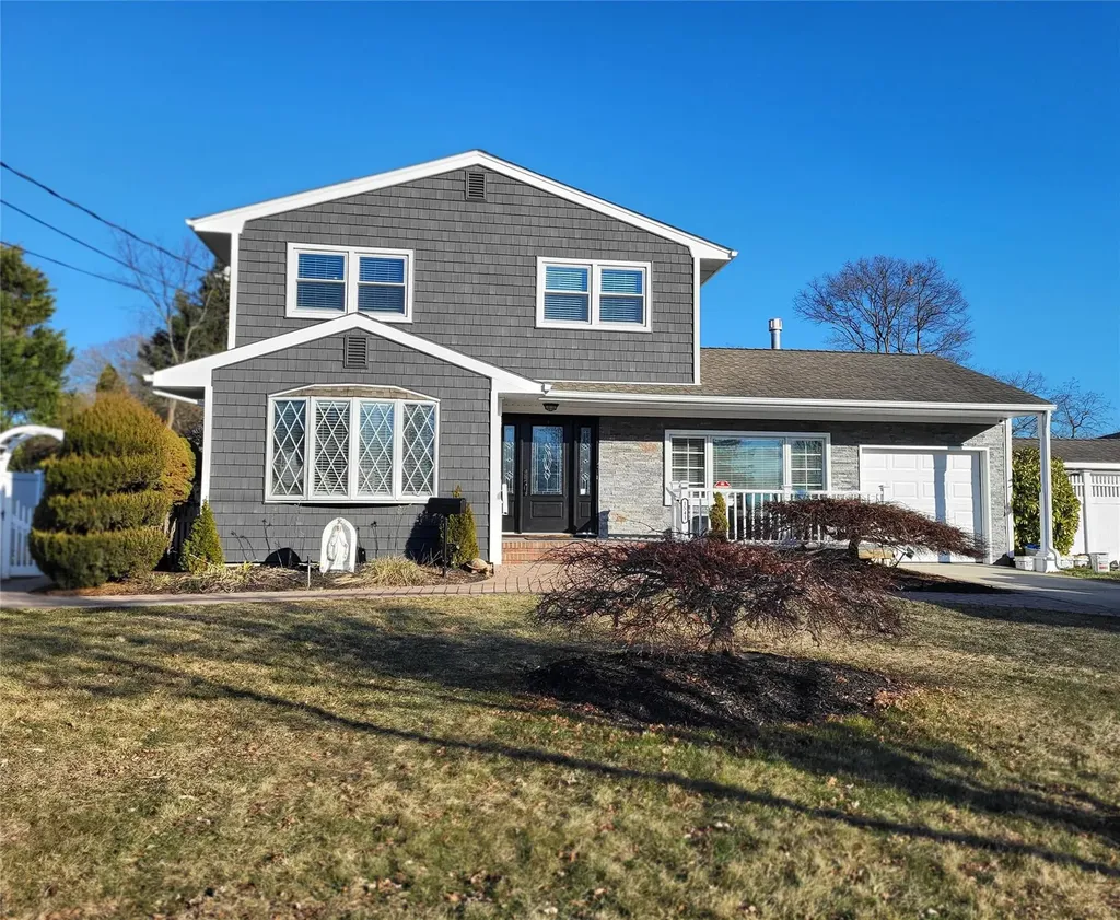 1541 Denver Avenue Bay Shore NY 11706