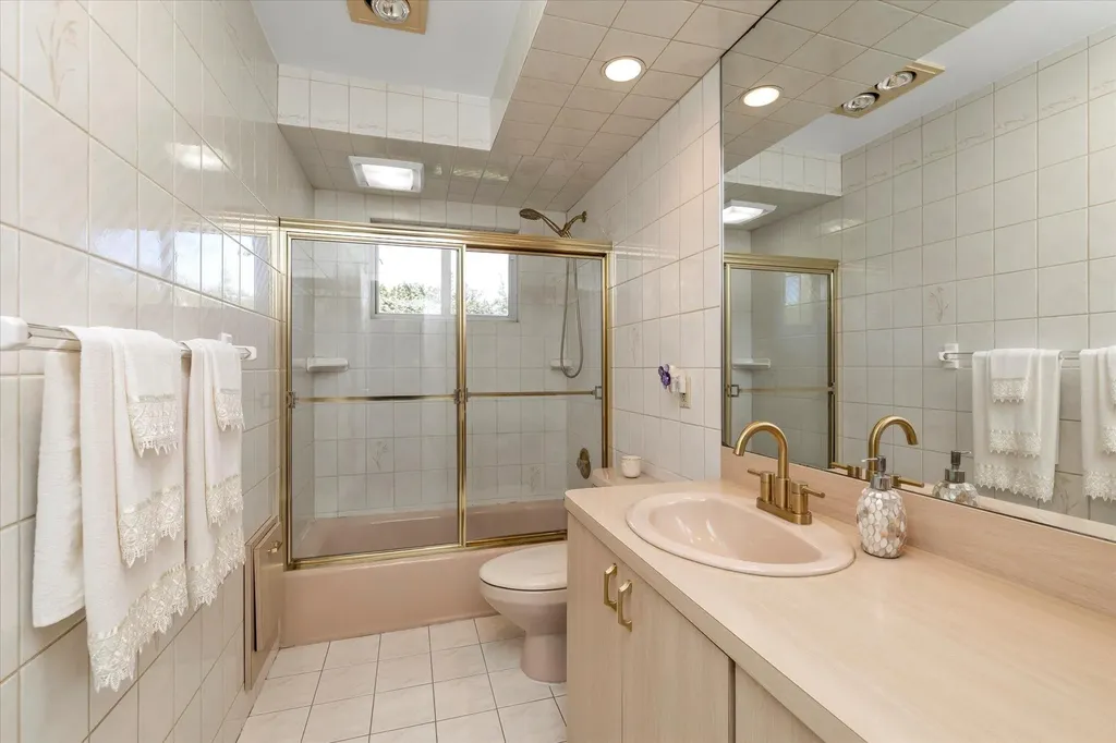 34 Evergreen Avenue Bethpage NY 11714
