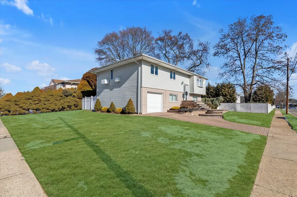 34 Evergreen Avenue Bethpage NY 11714
