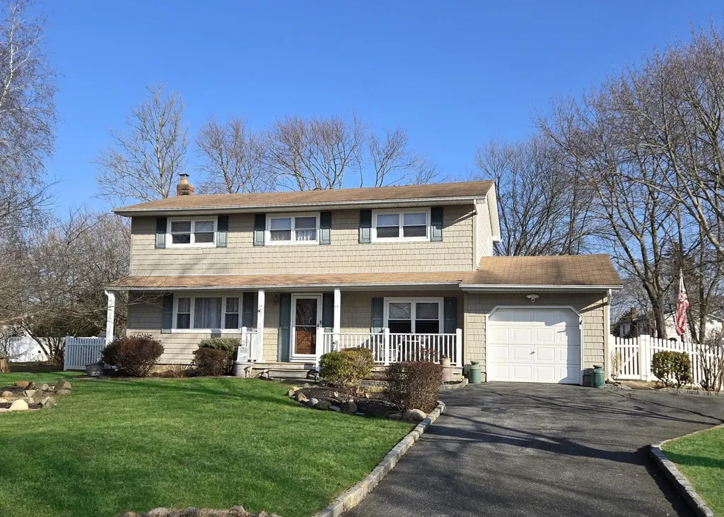 20 Knot Street Brookhaven NY 11772