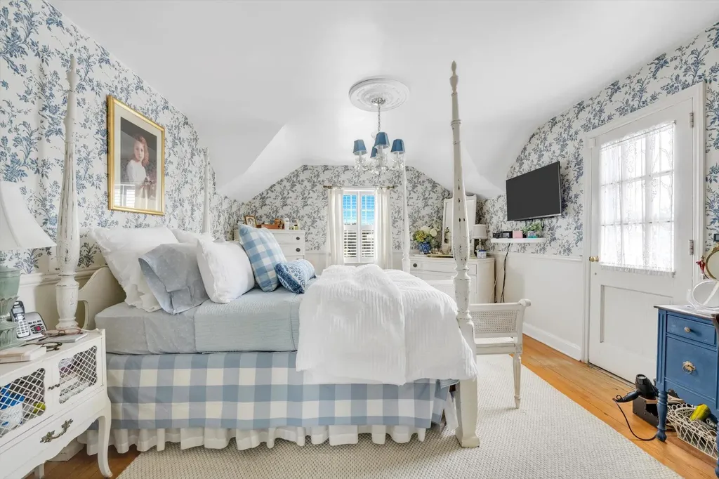 88 Hart Street Lynbrook NY 11563
