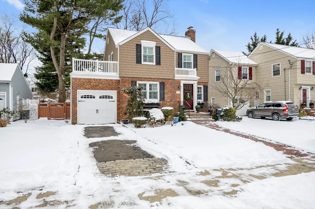 88 Hart Street Lynbrook NY 11563