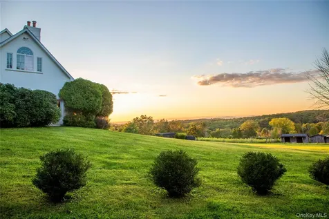 20 Orchard Hill Drive Millbrook NY 12545