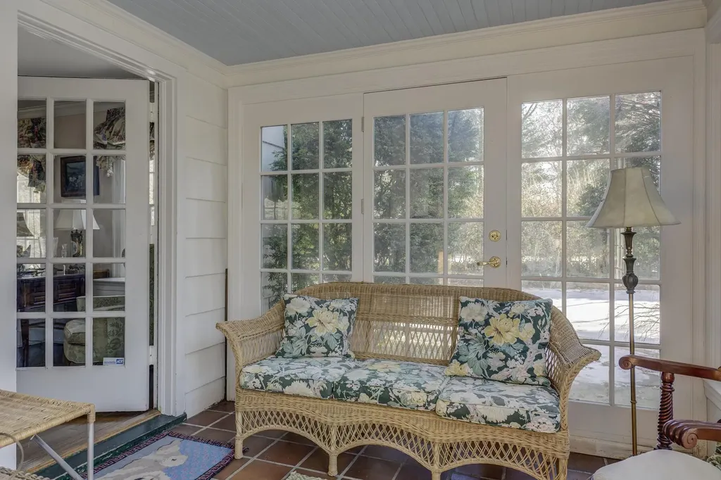 105 Walnut Road Glen Cove NY 11542