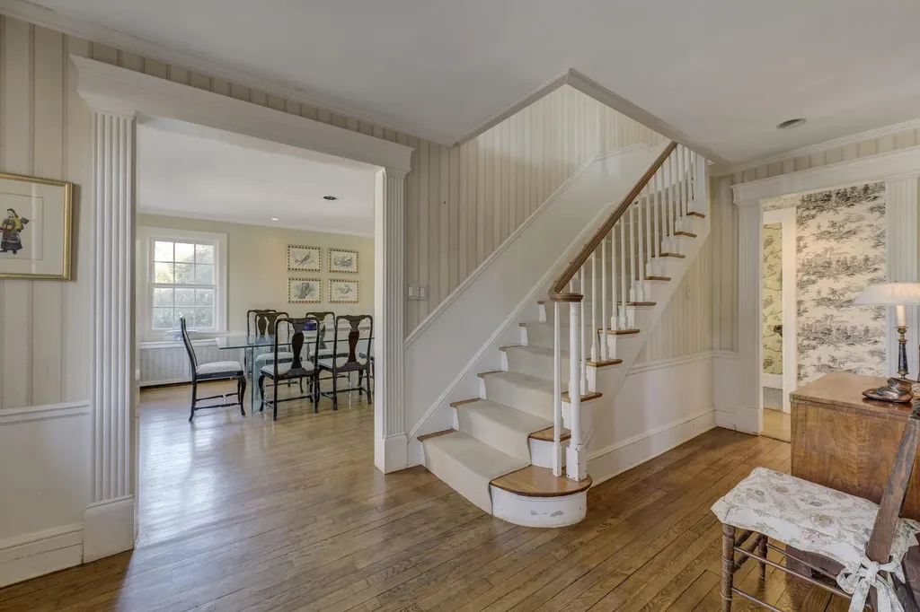 105 Walnut Road Glen Cove NY 11542