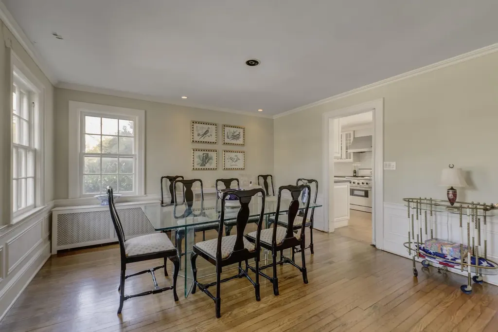 105 Walnut Road Glen Cove NY 11542