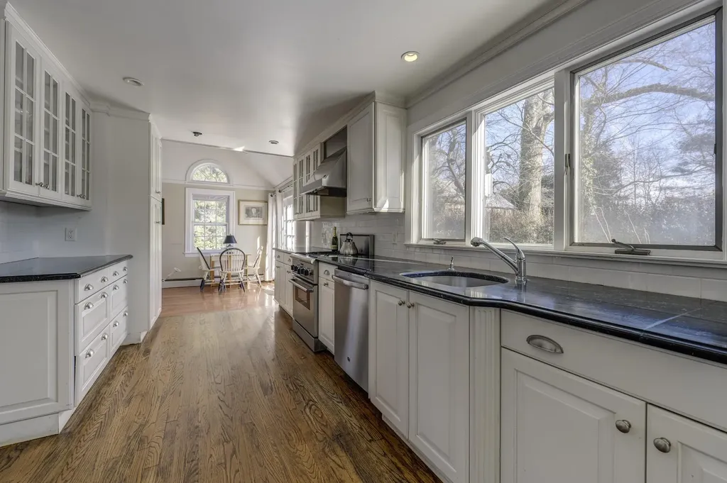 105 Walnut Road Glen Cove NY 11542