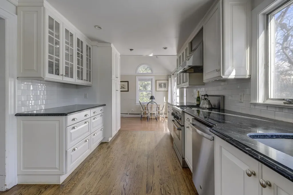 105 Walnut Road Glen Cove NY 11542