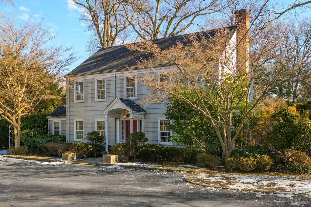 105 Walnut Road Glen Cove NY 11542