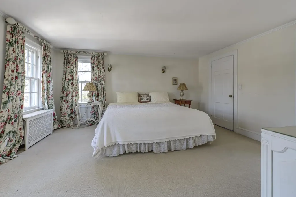 105 Walnut Road Glen Cove NY 11542
