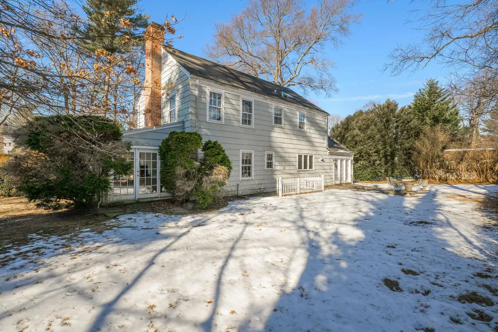 105 Walnut Road Glen Cove NY 11542