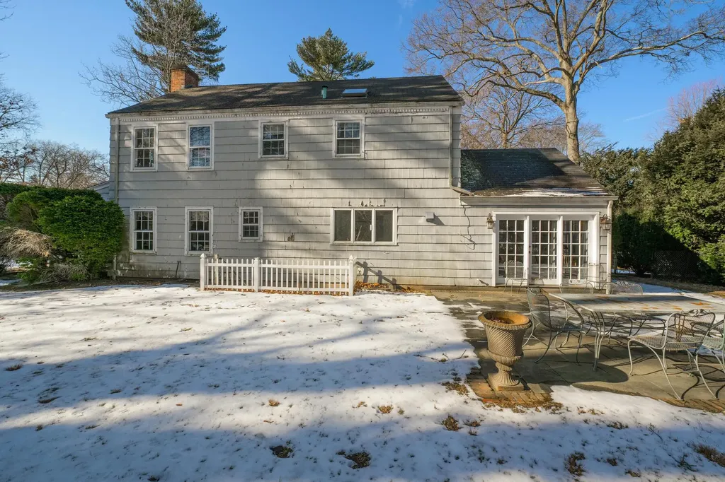 105 Walnut Road Glen Cove NY 11542