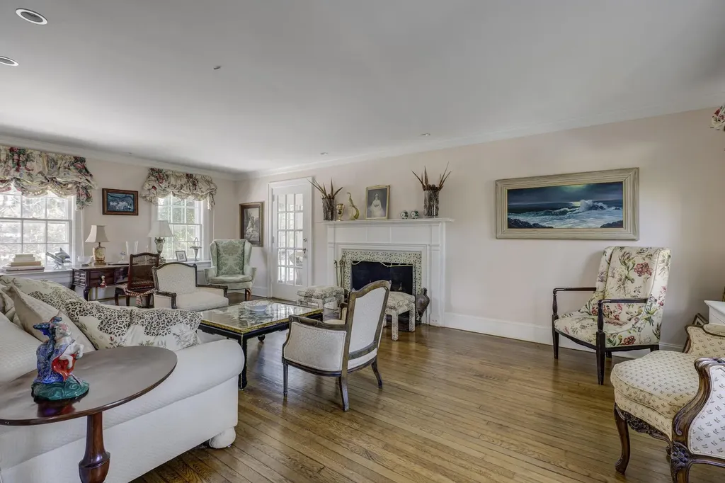 105 Walnut Road Glen Cove NY 11542