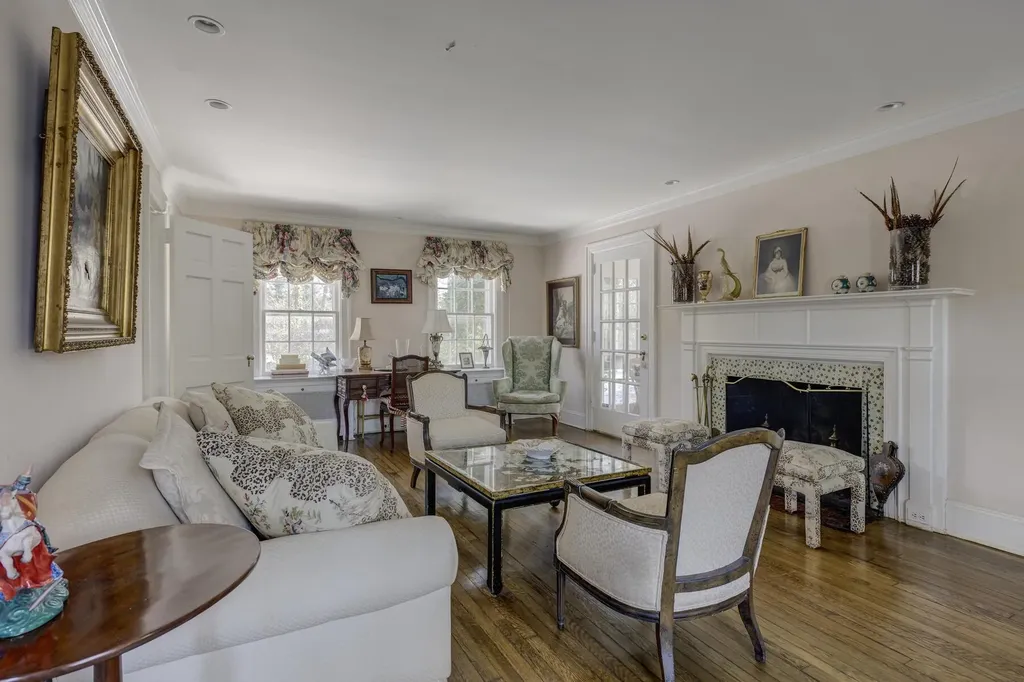 105 Walnut Road Glen Cove NY 11542