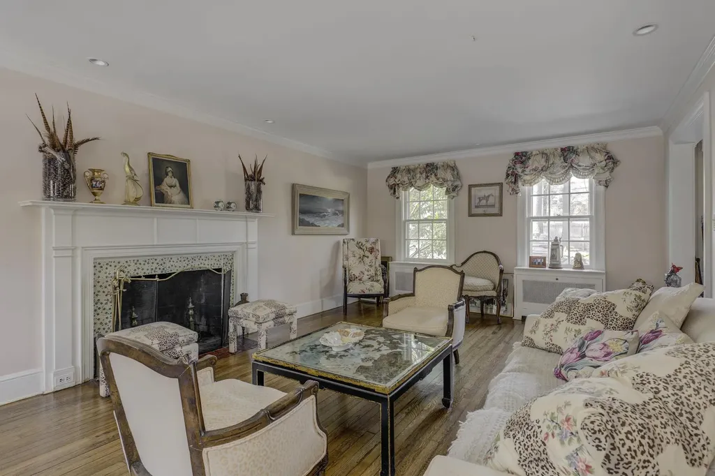 105 Walnut Road Glen Cove NY 11542