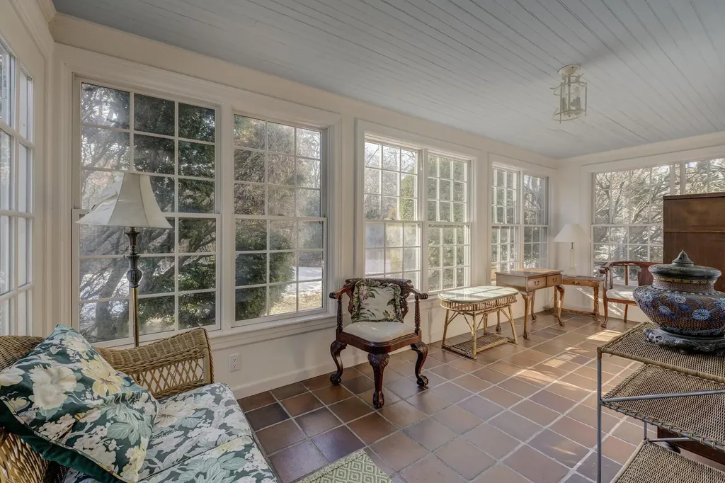 105 Walnut Road Glen Cove NY 11542