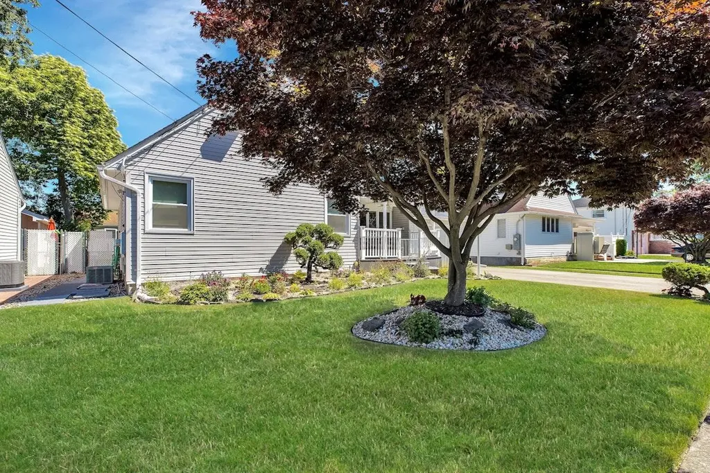 89 Toronto Avenue Massapequa NY 11758