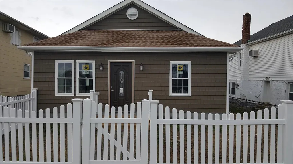 34 Warwick Road Island Park NY 11558
