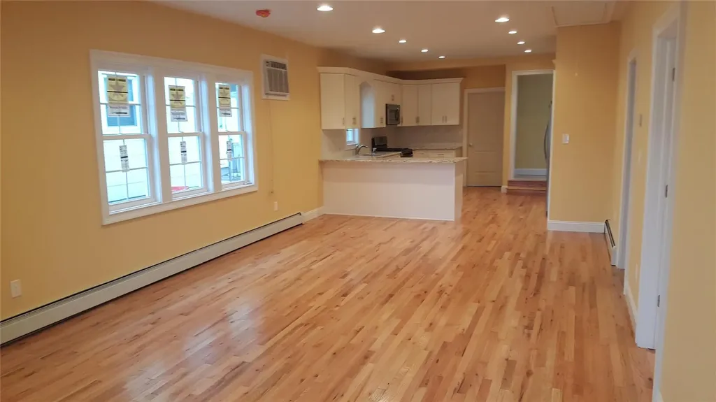 34 Warwick Road Island Park NY 11558