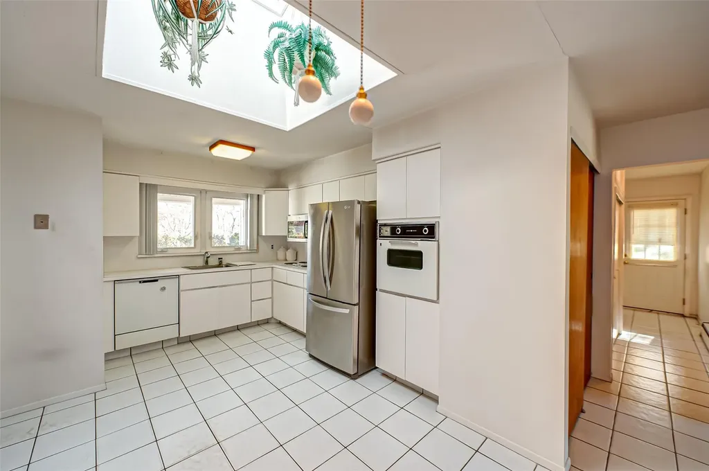 8 Dorchester Drive Coram NY 11727