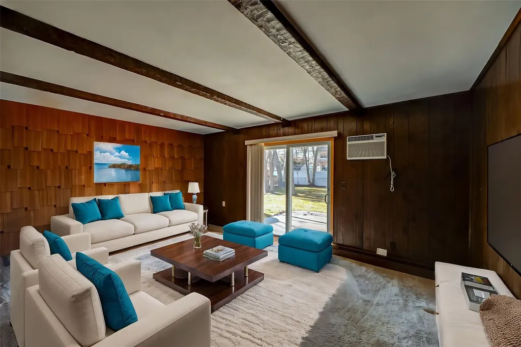 8 Dorchester Drive Coram NY 11727