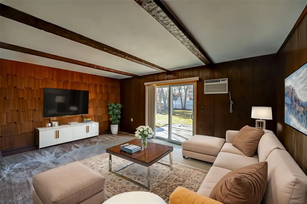 8 Dorchester Drive Coram NY 11727