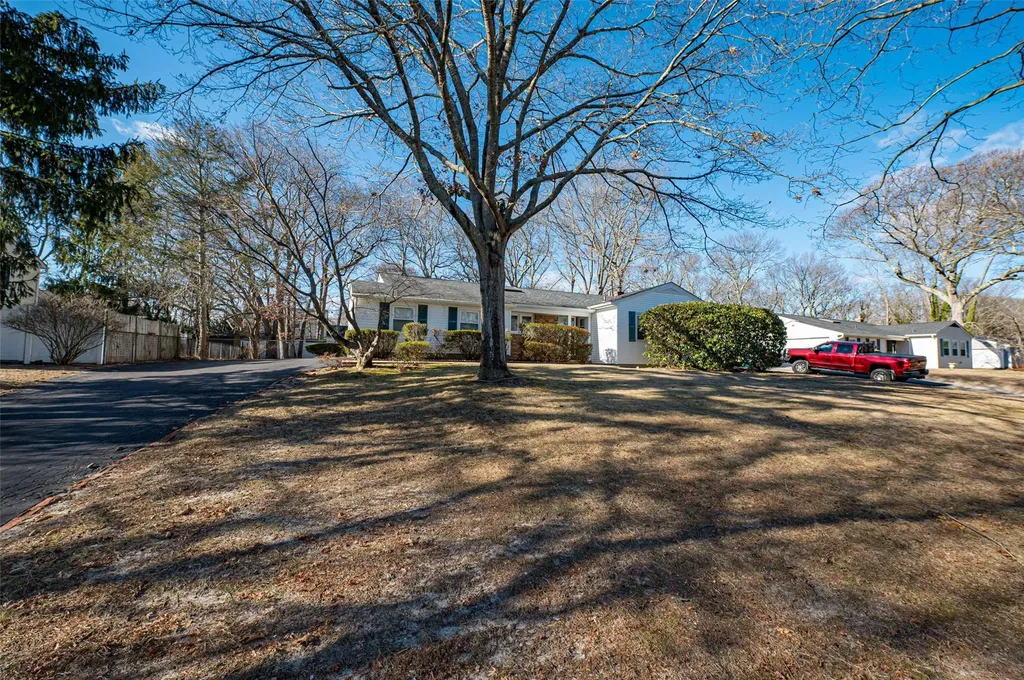8 Dorchester Drive Coram NY 11727