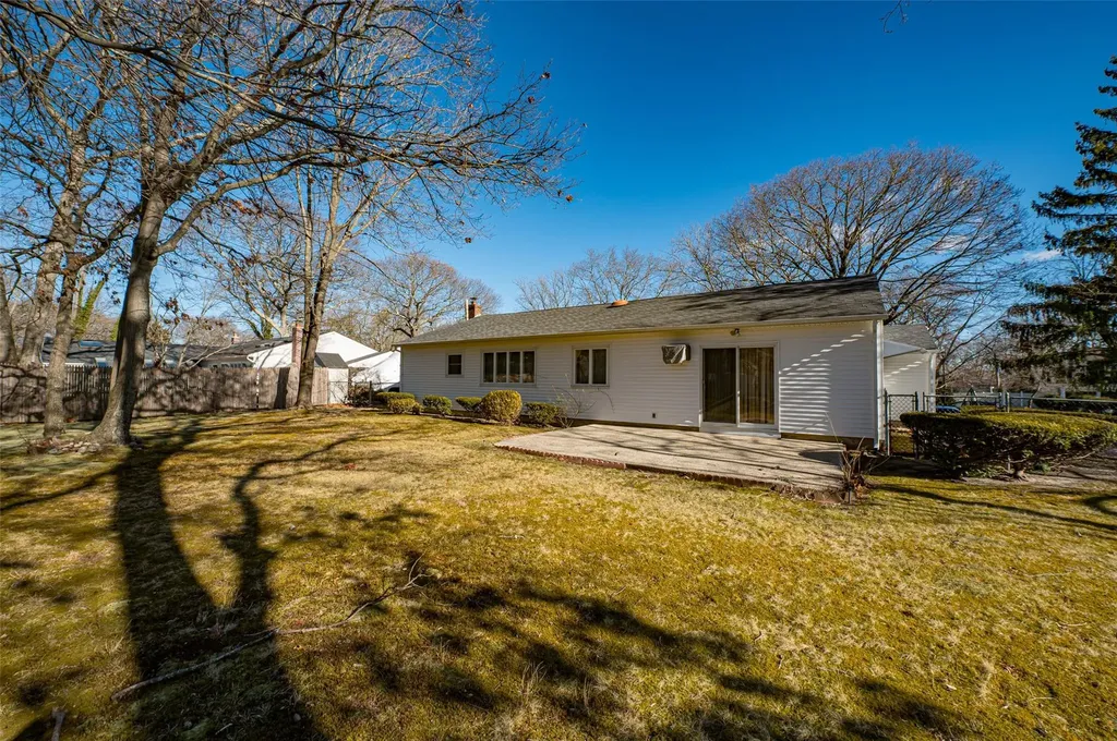 8 Dorchester Drive Coram NY 11727