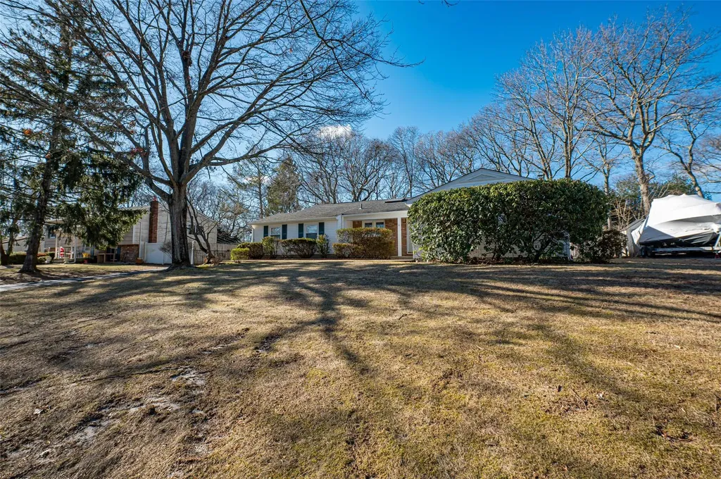 8 Dorchester Drive Coram NY 11727