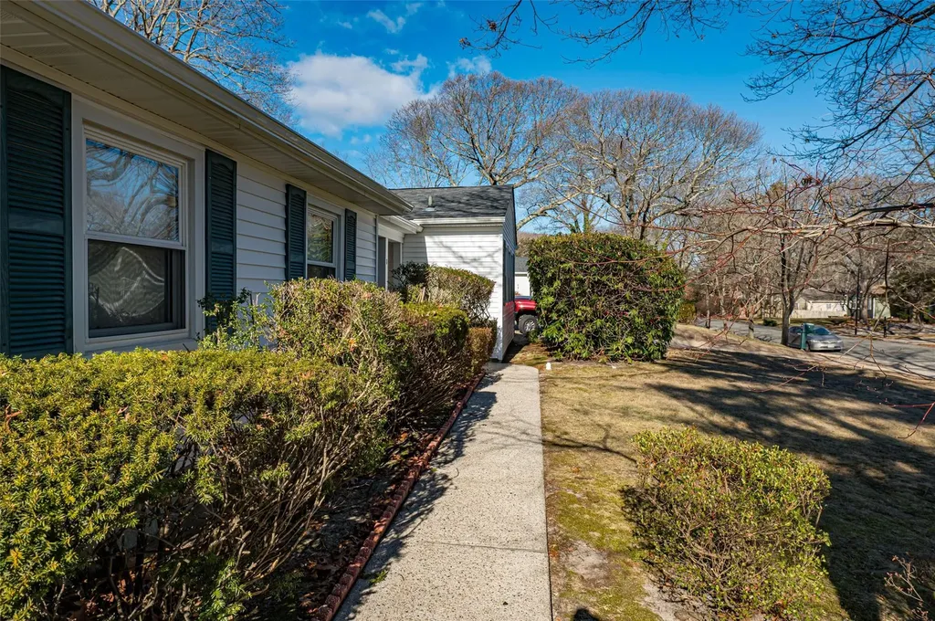 8 Dorchester Drive Coram NY 11727