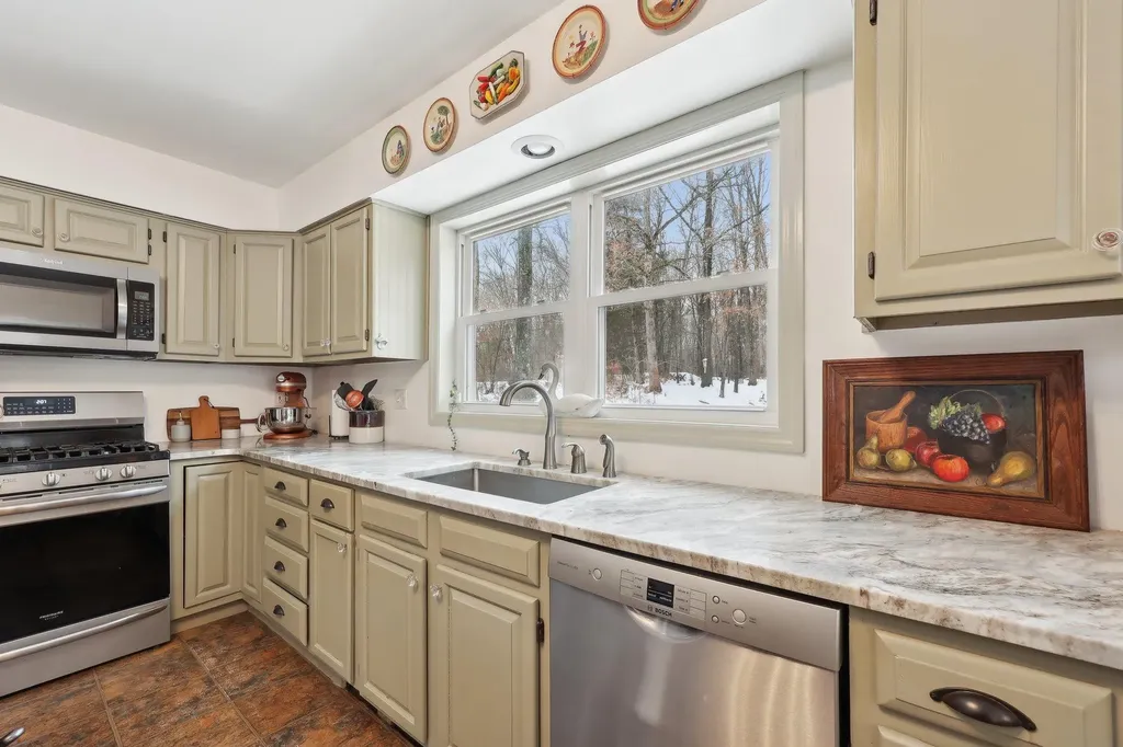 9 Sarvis Lane Newburgh NY 12550