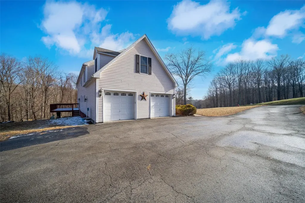 16 Pheasant Run Road Putnam Valley NY 10579