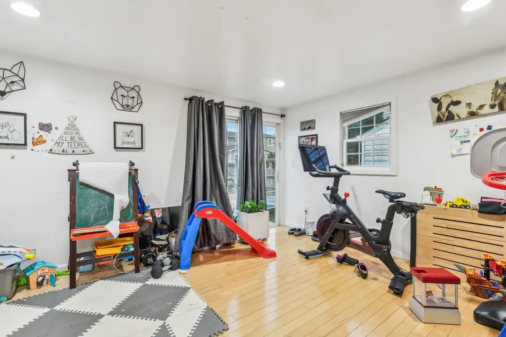 251 E Argyle Street Valley Stream NY 11580