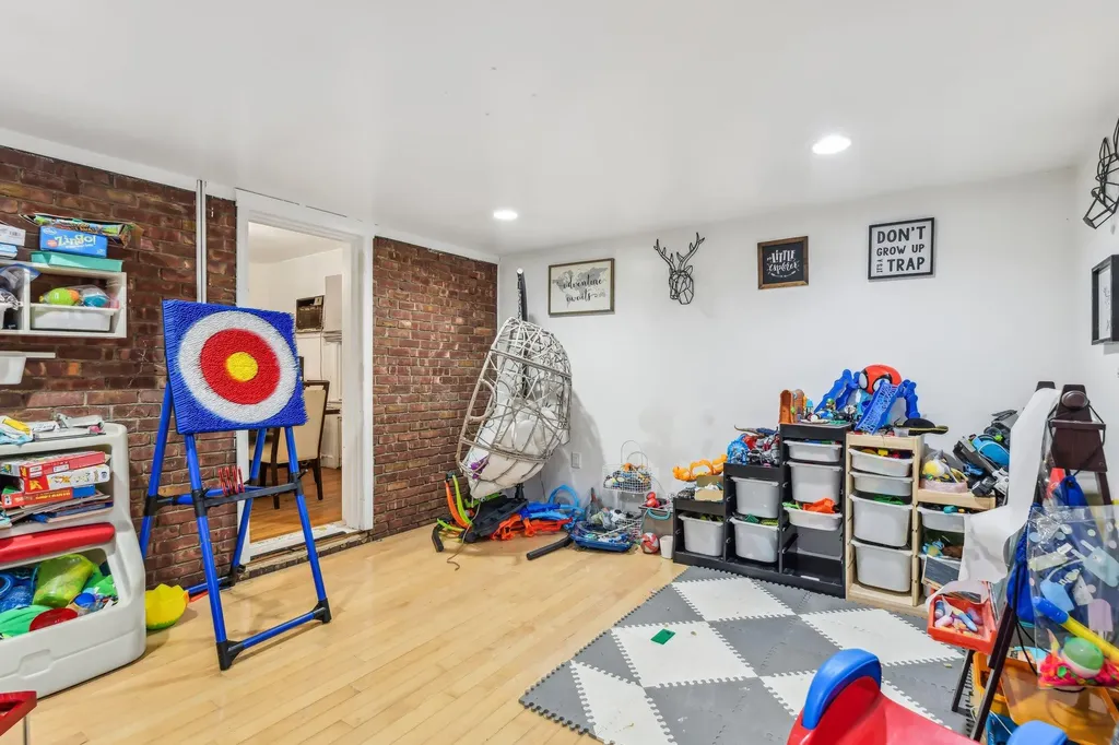 251 E Argyle Street Valley Stream NY 11580