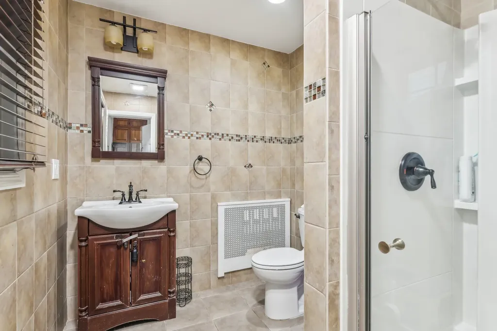 251 E Argyle Street Valley Stream NY 11580