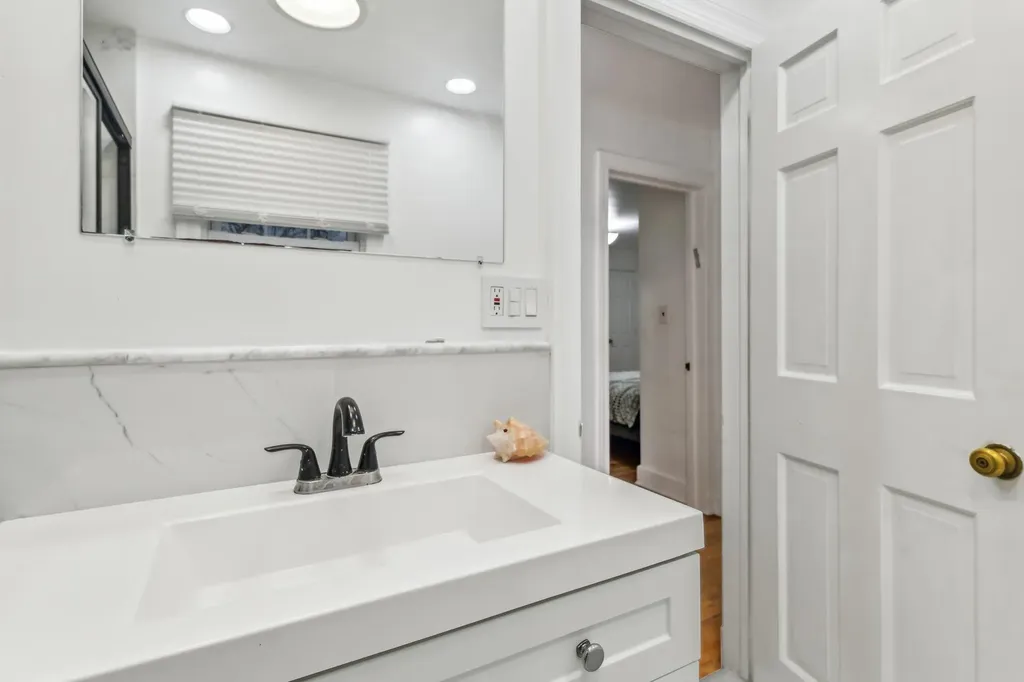 251 E Argyle Street Valley Stream NY 11580