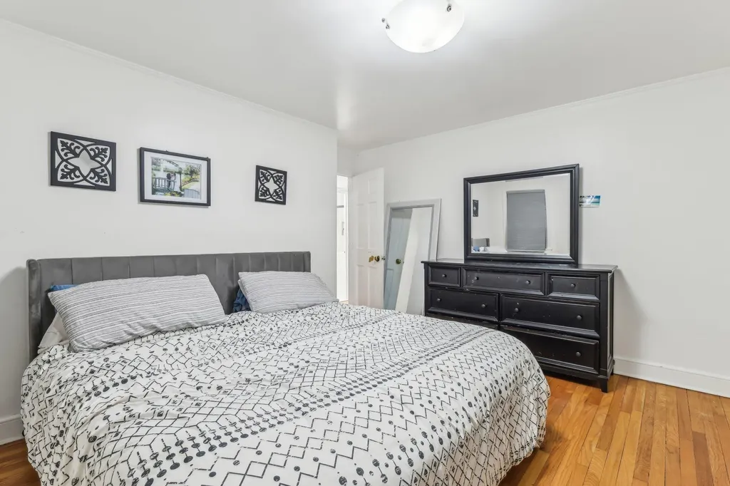 251 E Argyle Street Valley Stream NY 11580
